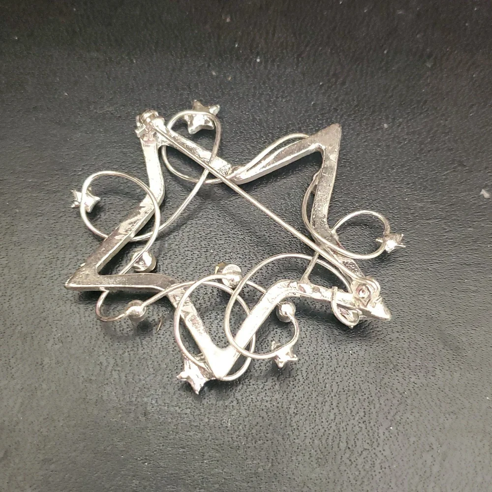 Silver Star Brooch with Gem Accents DZ777